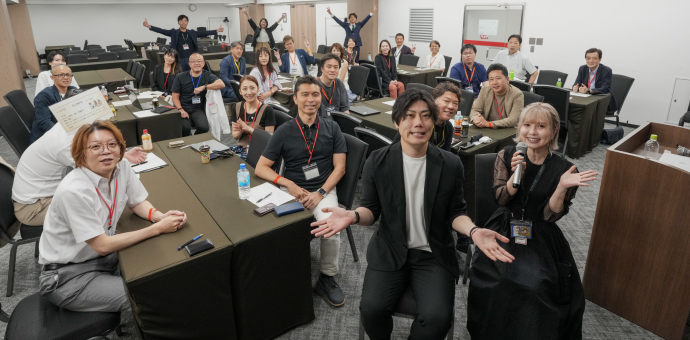 SMG経営塾相談会＆交流会での講師と参加者の集合写真