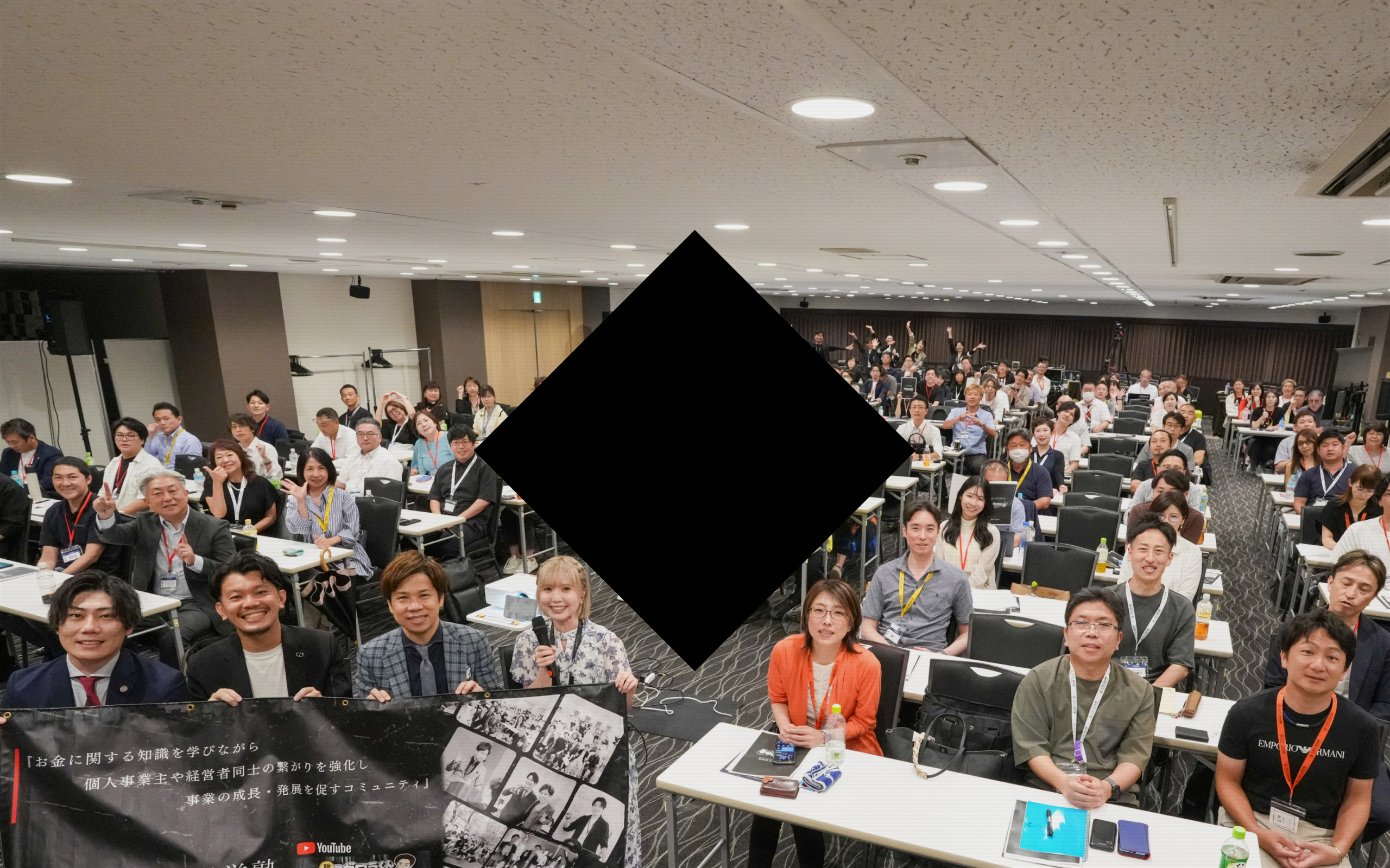 実施された定例会での講師と参加者の集合写真